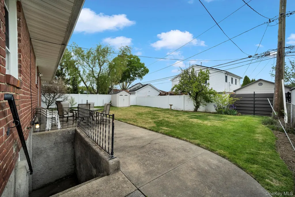 393 Coleridge Street Levittown NY 11756
