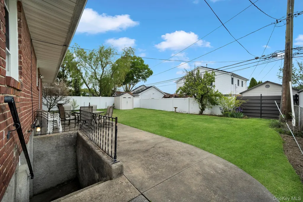393 Coleridge Street Levittown NY 11756