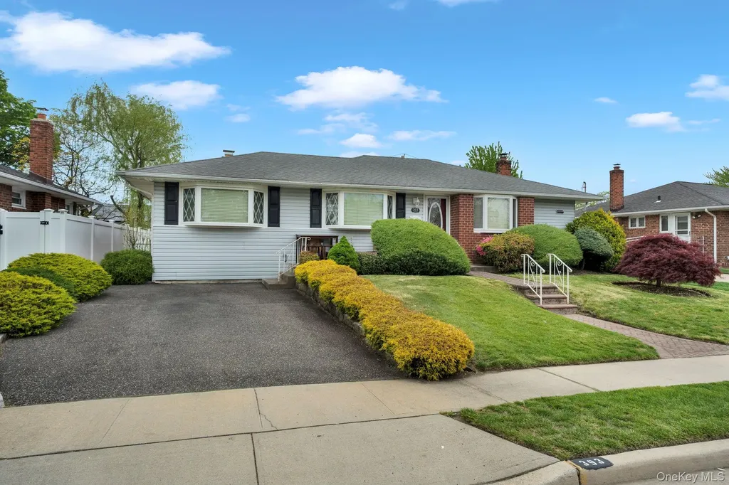 393 Coleridge Street Levittown NY 11756