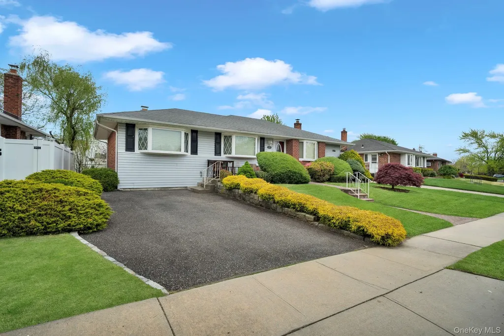 393 Coleridge Street Levittown NY 11756