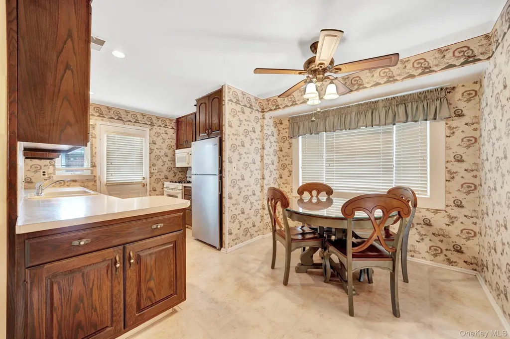393 Coleridge Street Levittown NY 11756