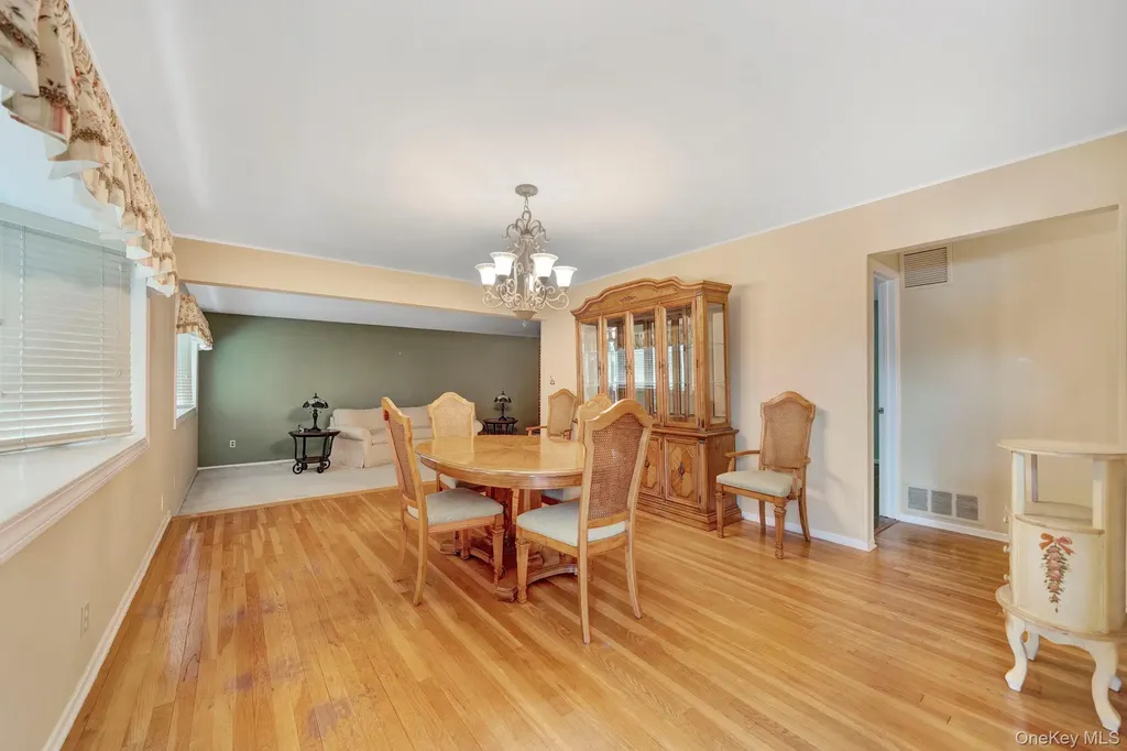 393 Coleridge Street Levittown NY 11756