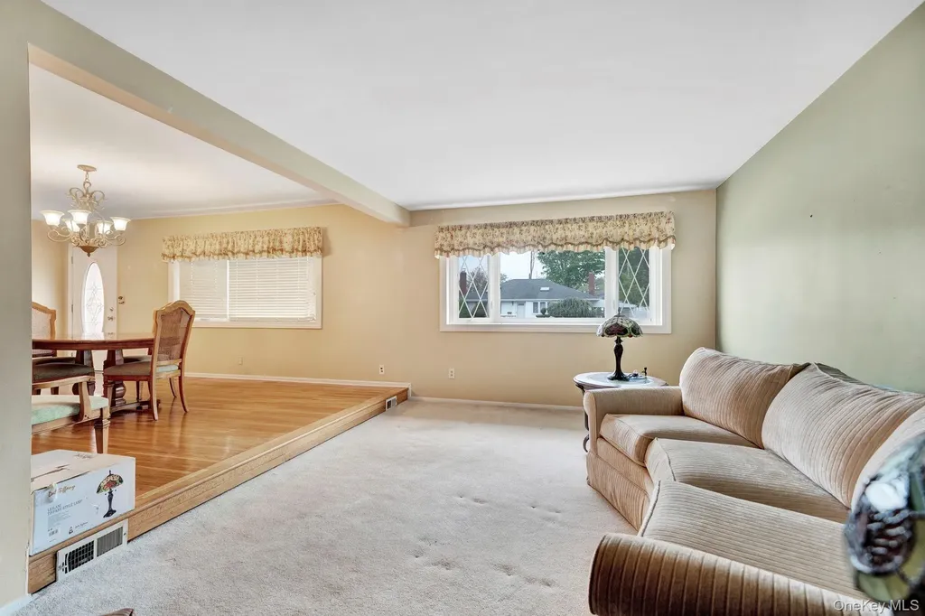 393 Coleridge Street Levittown NY 11756