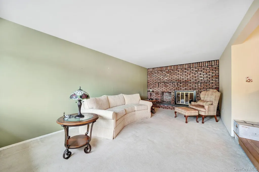 393 Coleridge Street Levittown NY 11756