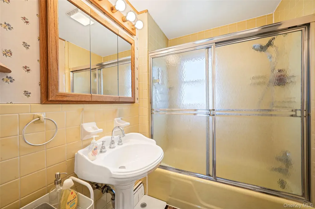 389 Yale Road Garden City NY 11530