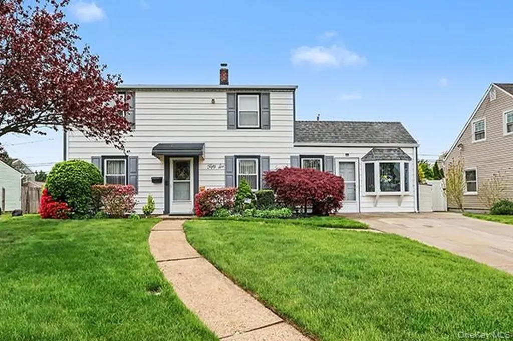 56 Haven Lane Levittown NY 11756