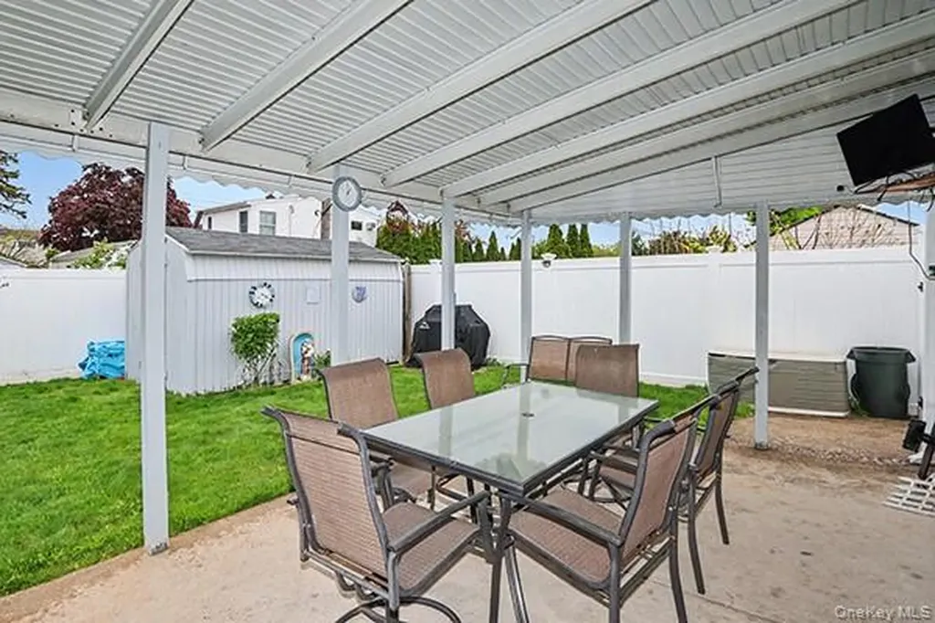56 Haven Lane Levittown NY 11756