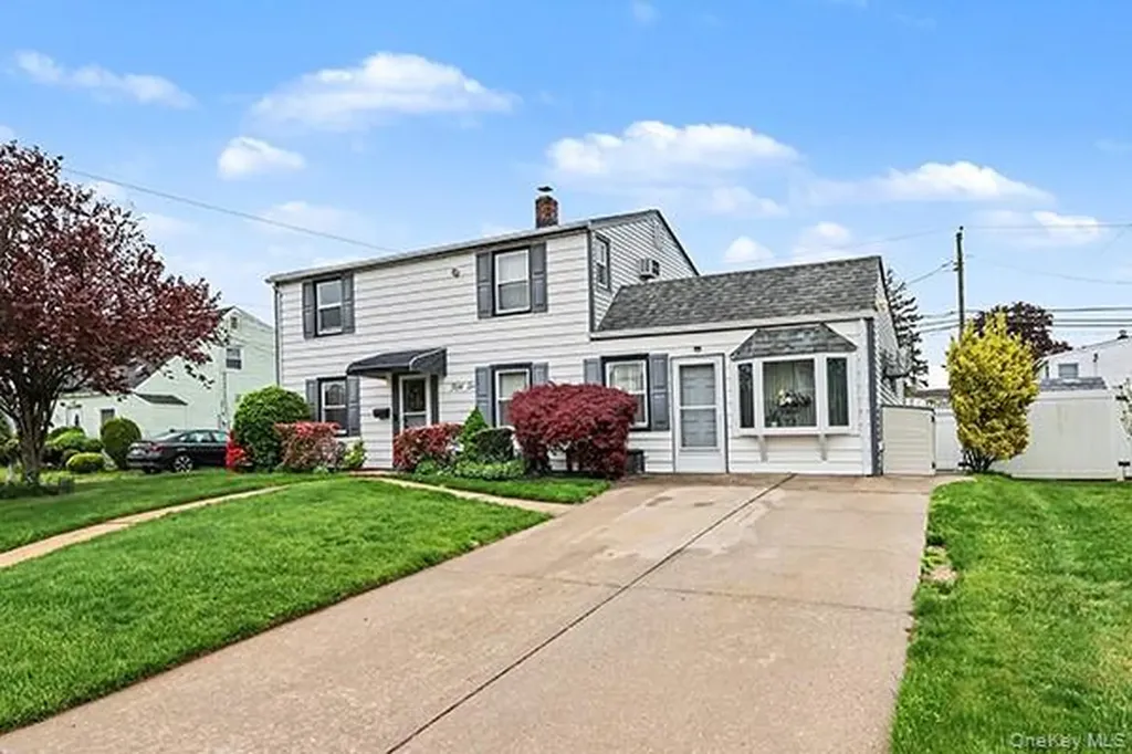 56 Haven Lane Levittown NY 11756