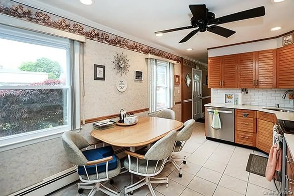 56 Haven Lane Levittown NY 11756