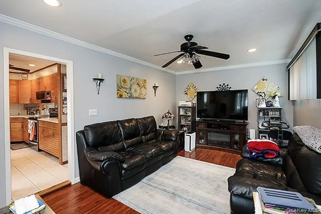 56 Haven Lane Levittown NY 11756