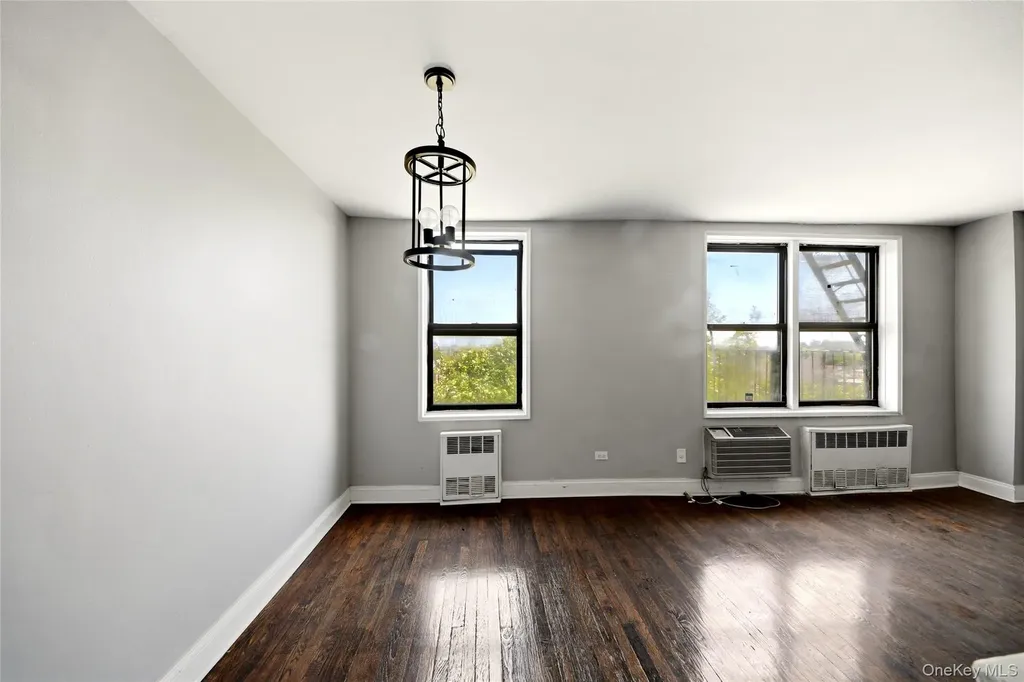 3531 Bronxwood Bronx NY 10469