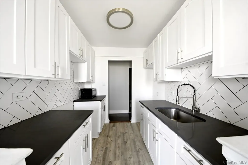 3531 Bronxwood Bronx NY 10469