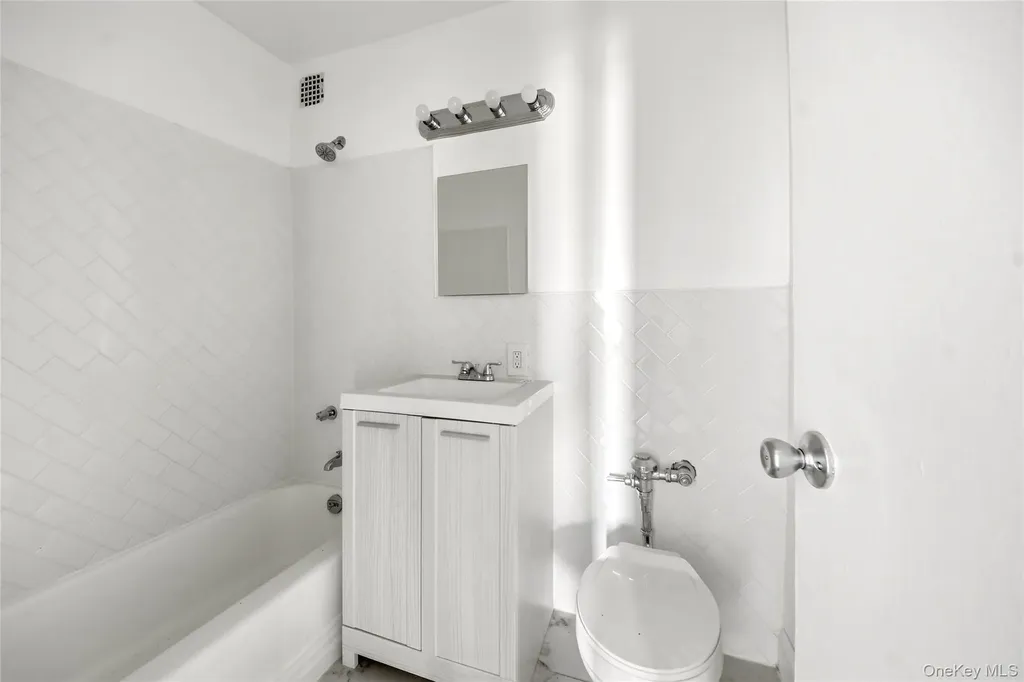 3531 Bronxwood Bronx NY 10469