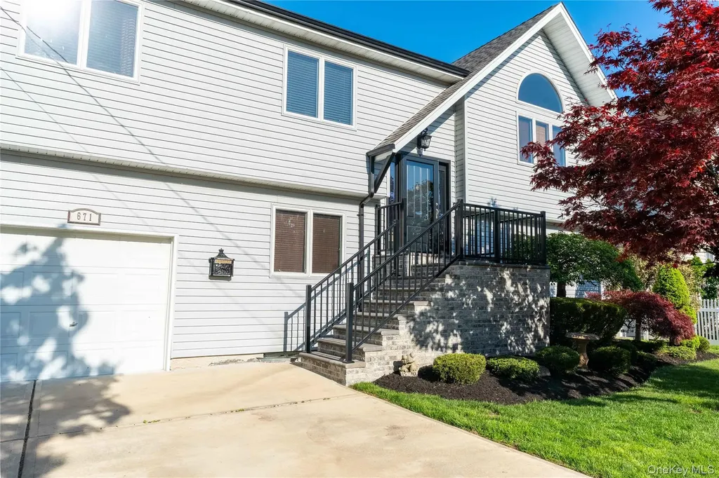 671 Tabor Place East Meadow NY 11554
