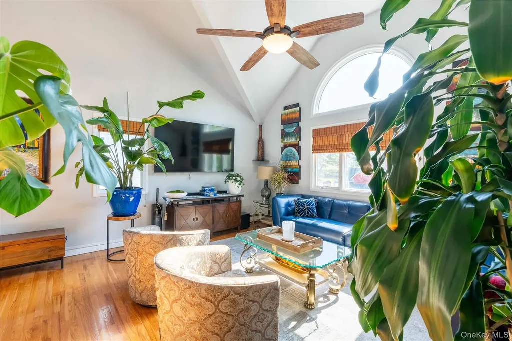 671 Tabor Place East Meadow NY 11554