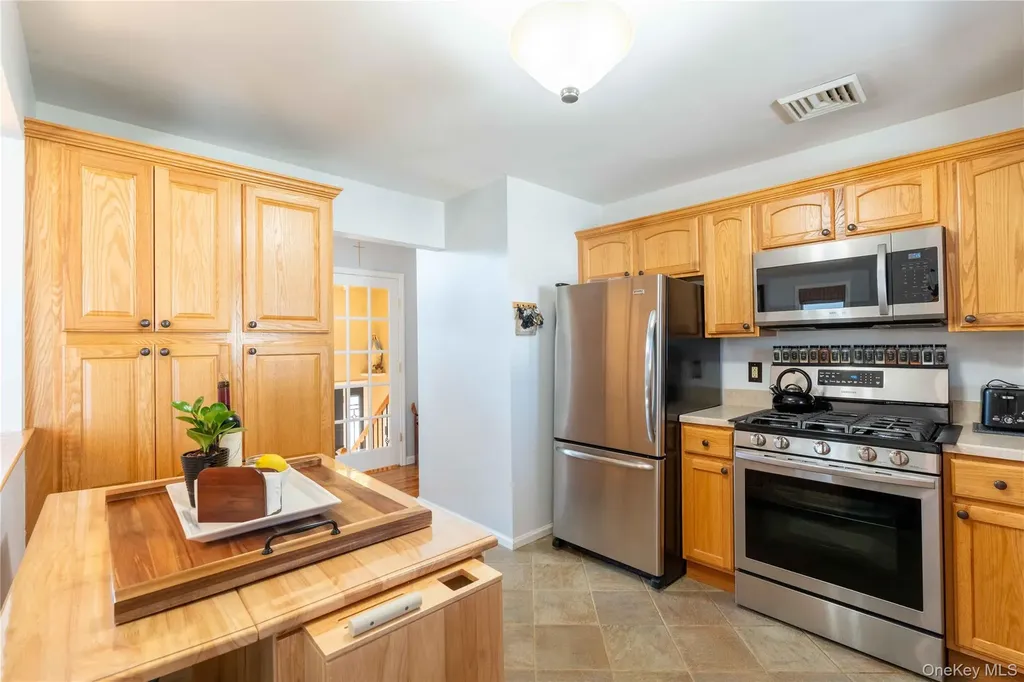 671 Tabor Place East Meadow NY 11554