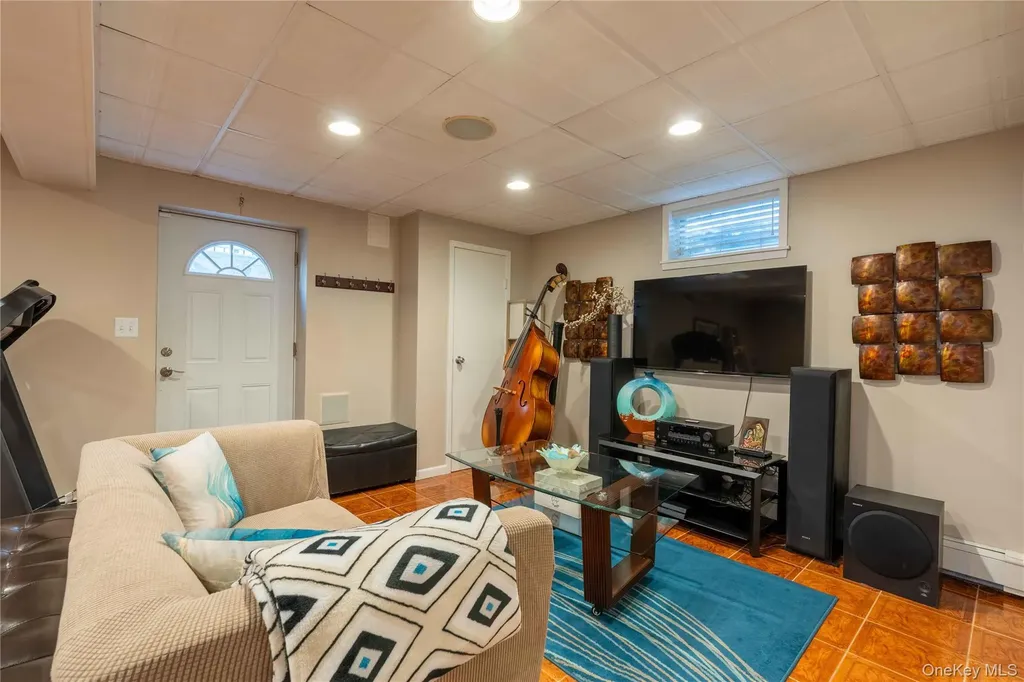 671 Tabor Place East Meadow NY 11554