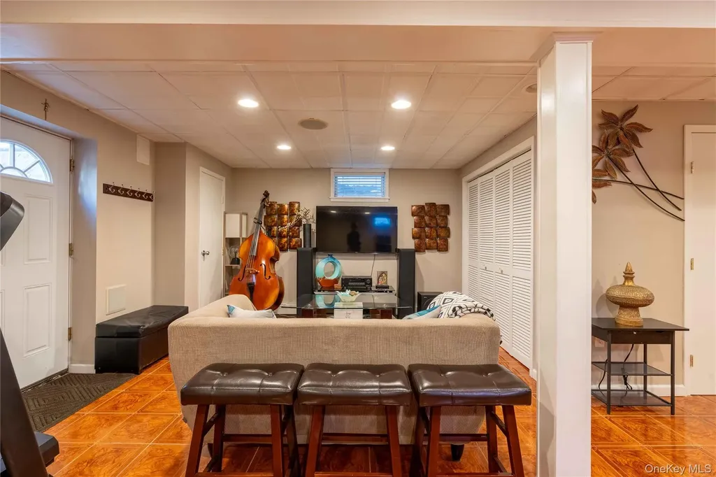 671 Tabor Place East Meadow NY 11554
