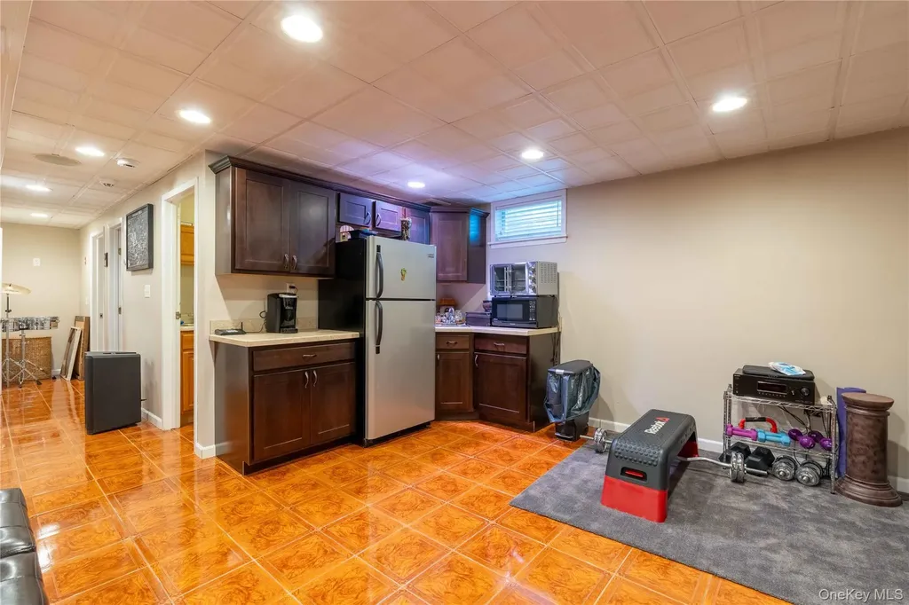671 Tabor Place East Meadow NY 11554