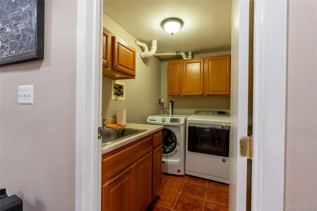 671 Tabor Place East Meadow NY 11554