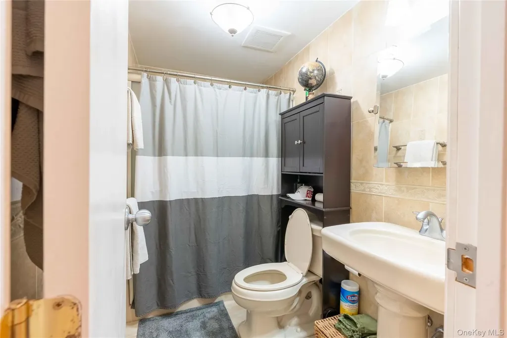 671 Tabor Place East Meadow NY 11554