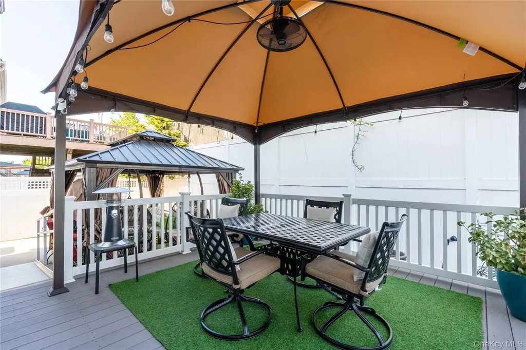 671 Tabor Place East Meadow NY 11554