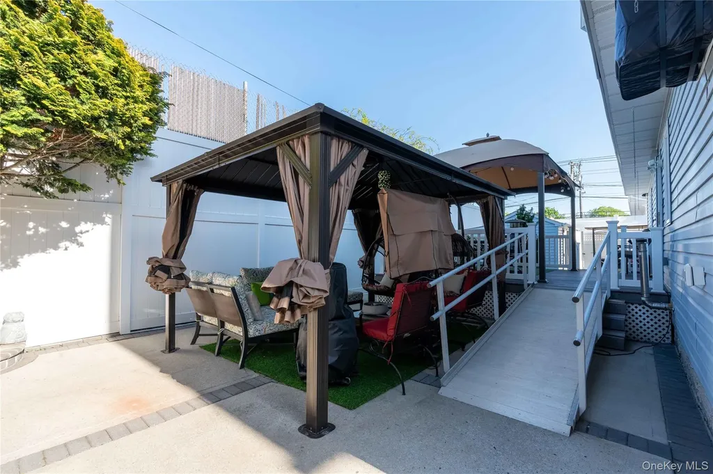 671 Tabor Place East Meadow NY 11554