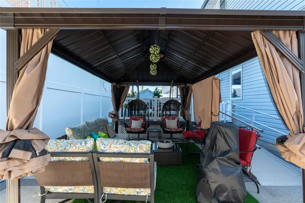 671 Tabor Place East Meadow NY 11554