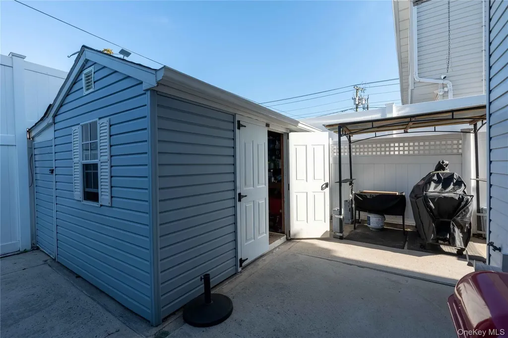671 Tabor Place East Meadow NY 11554