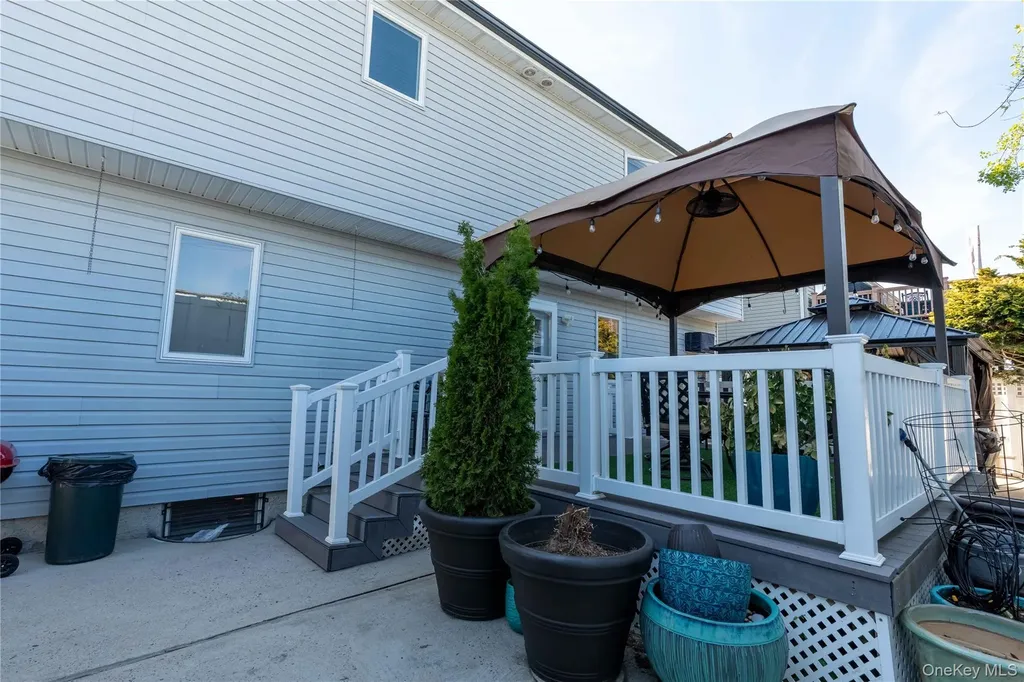 671 Tabor Place East Meadow NY 11554