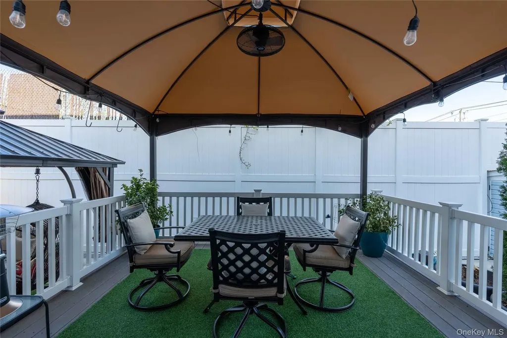 671 Tabor Place East Meadow NY 11554