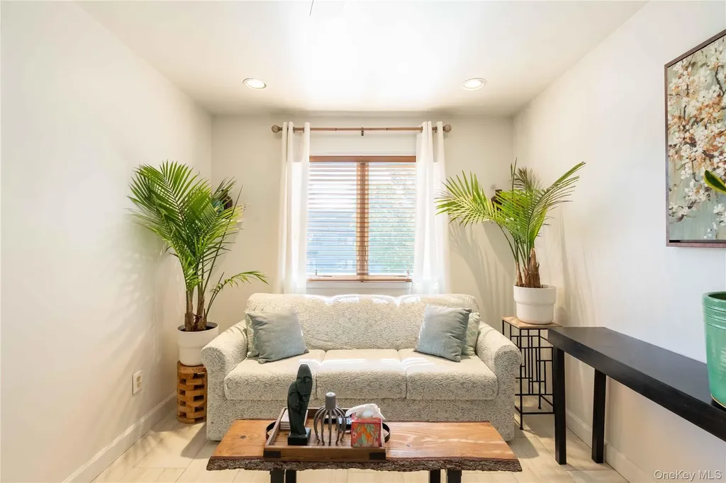 671 Tabor Place East Meadow NY 11554