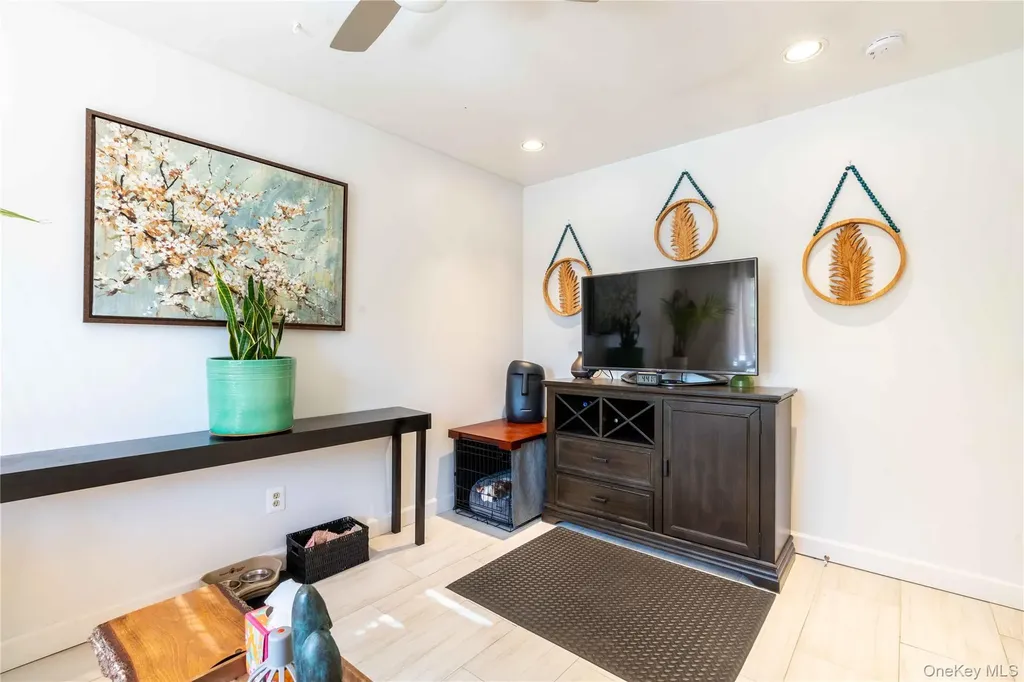 671 Tabor Place East Meadow NY 11554