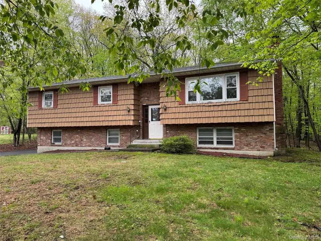 24 Emperor Lane Montgomery NY 12549