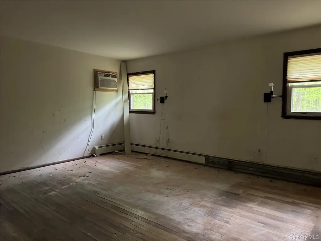 24 Emperor Lane Montgomery NY 12549