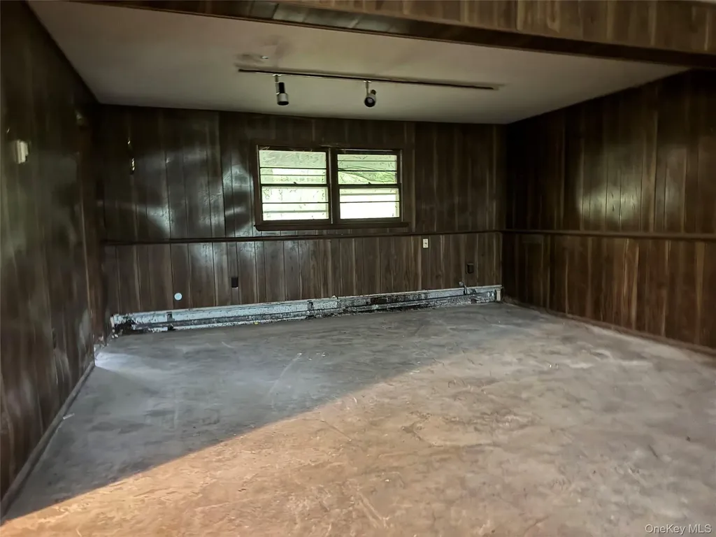 24 Emperor Lane Montgomery NY 12549