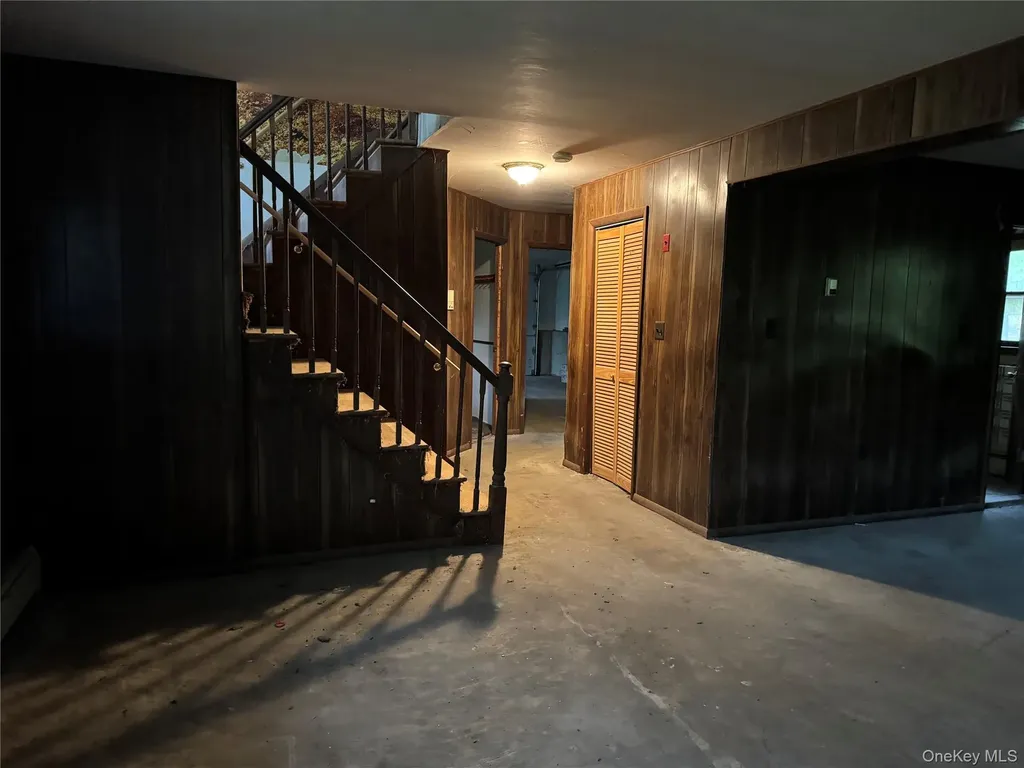 24 Emperor Lane Montgomery NY 12549