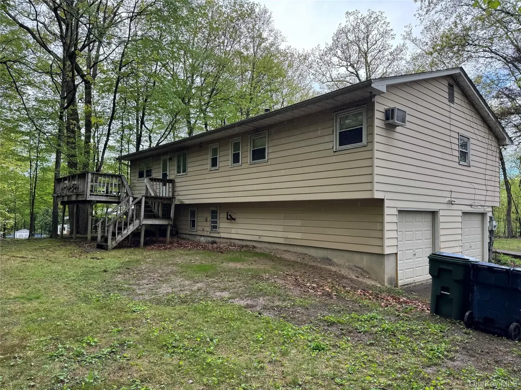 24 Emperor Lane Montgomery NY 12549