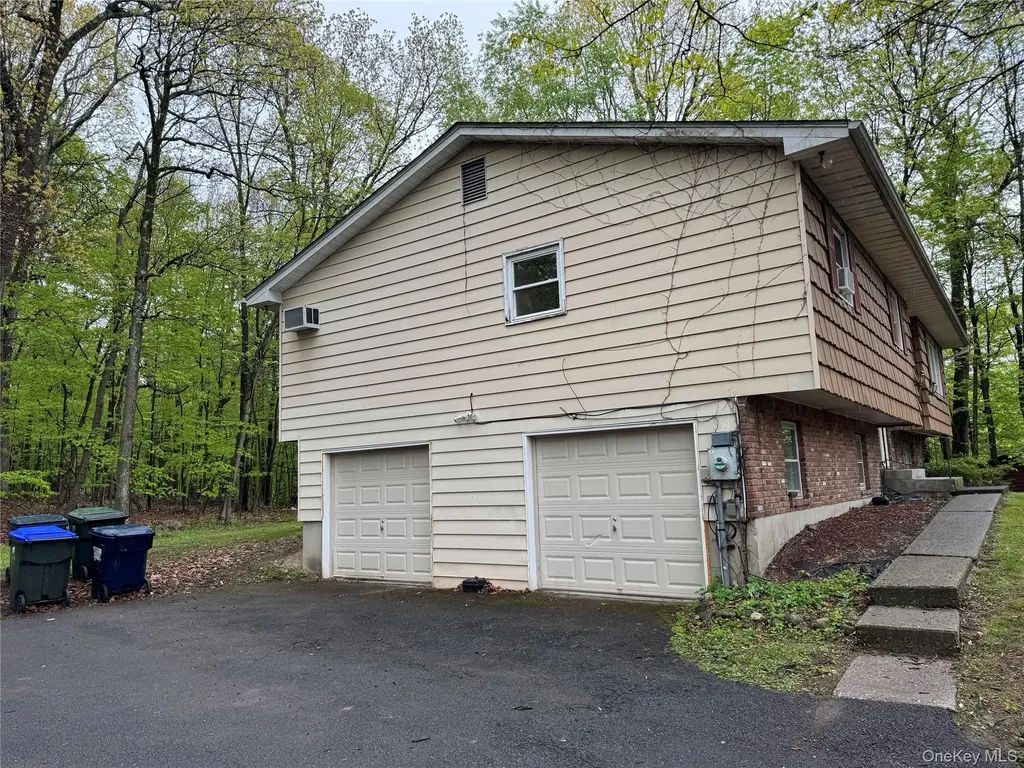 24 Emperor Lane Montgomery NY 12549