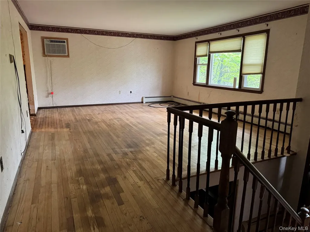 24 Emperor Lane Montgomery NY 12549
