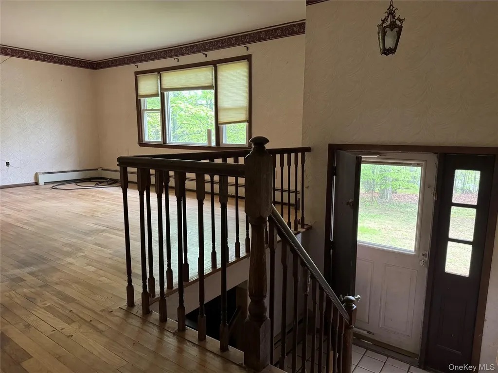 24 Emperor Lane Montgomery NY 12549