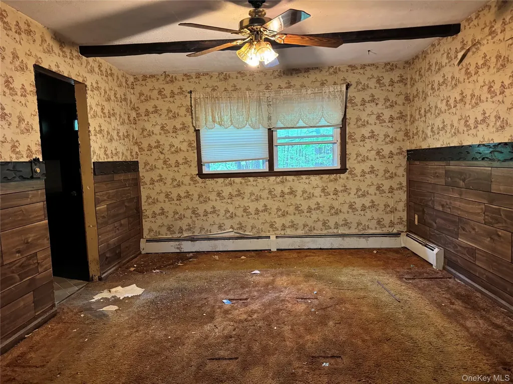 24 Emperor Lane Montgomery NY 12549