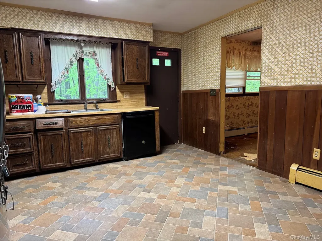 24 Emperor Lane Montgomery NY 12549