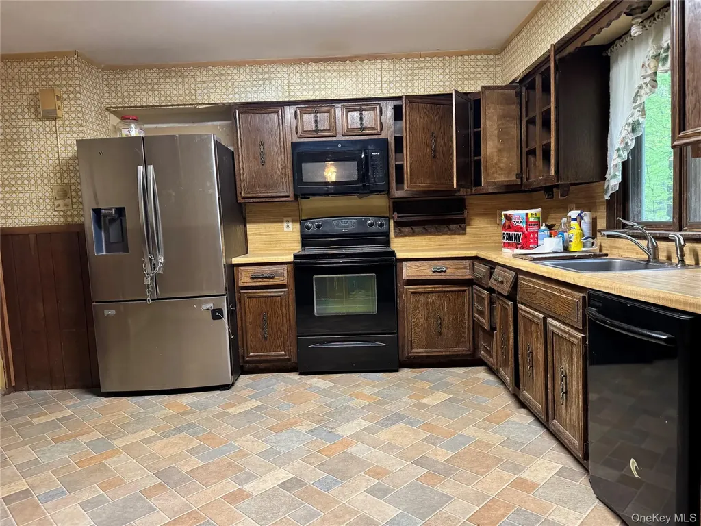 24 Emperor Lane Montgomery NY 12549