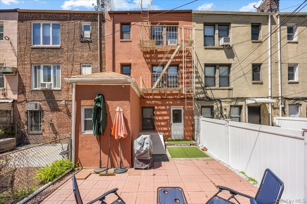 2067 32nd Street Astoria NY 11105