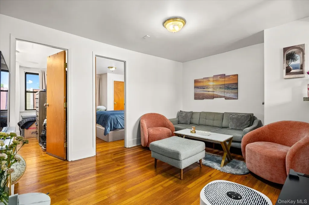 2067 32nd Street Astoria NY 11105