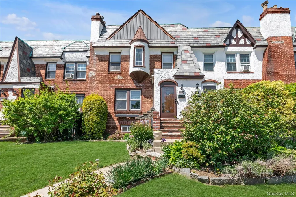 376 Cochran Place Valley Stream NY 11581