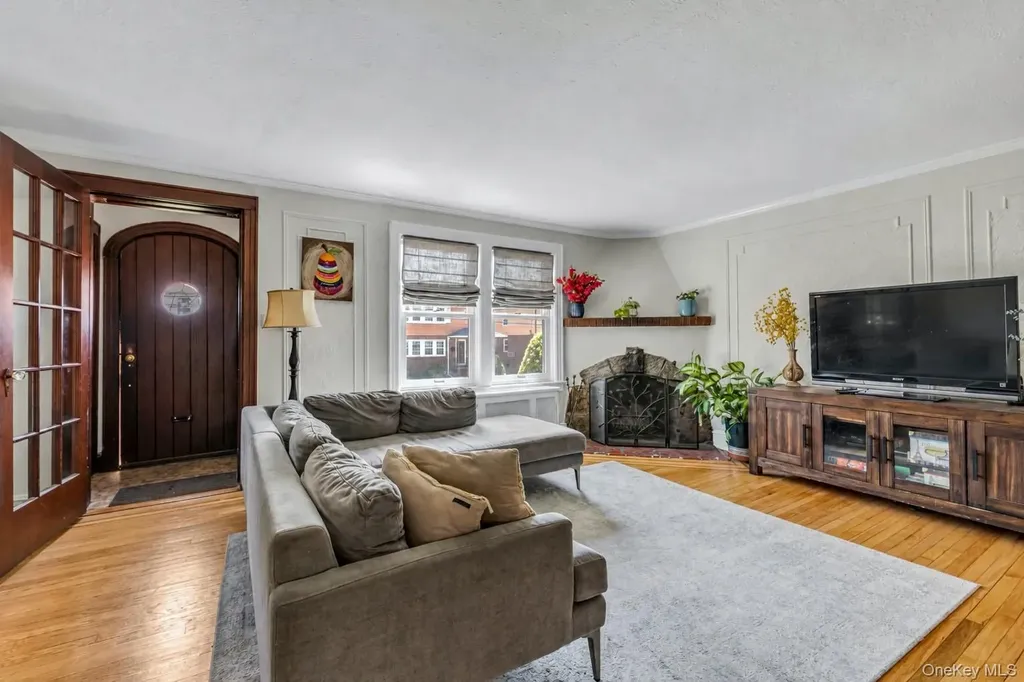 376 Cochran Place Valley Stream NY 11581