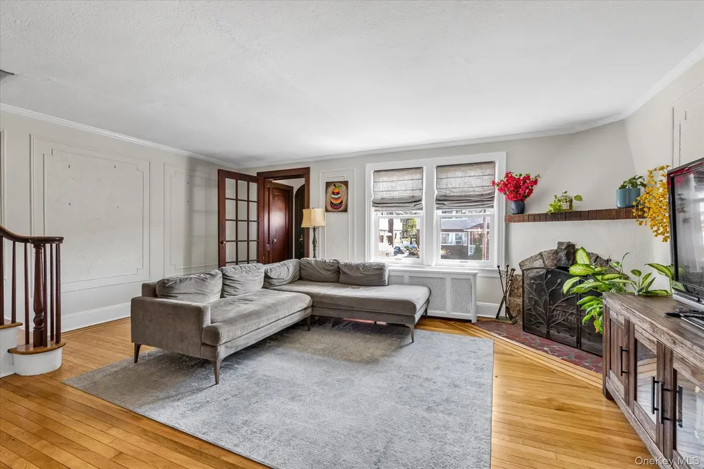 376 Cochran Place Valley Stream NY 11581