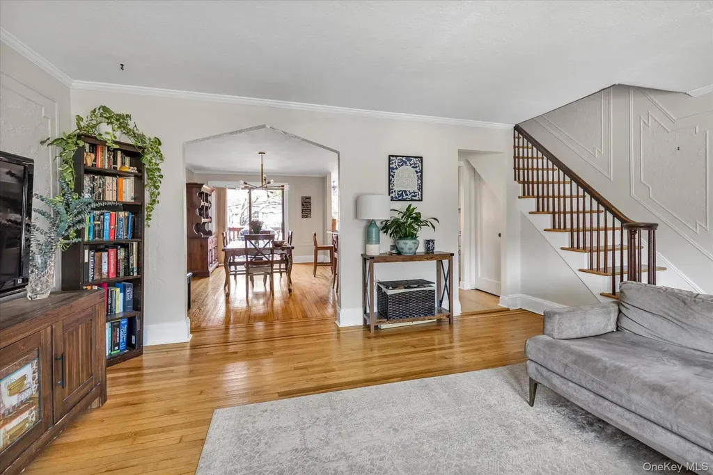 376 Cochran Place Valley Stream NY 11581
